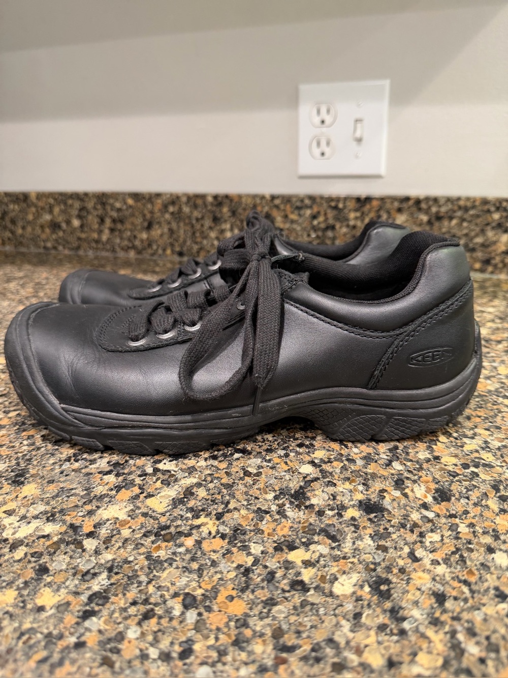 Keen Men's Black Leather Lace-Up Oxford Shoes 8.5